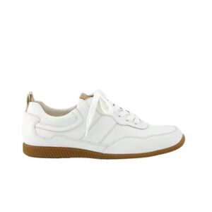 Sneakers
COLOR: White Combo